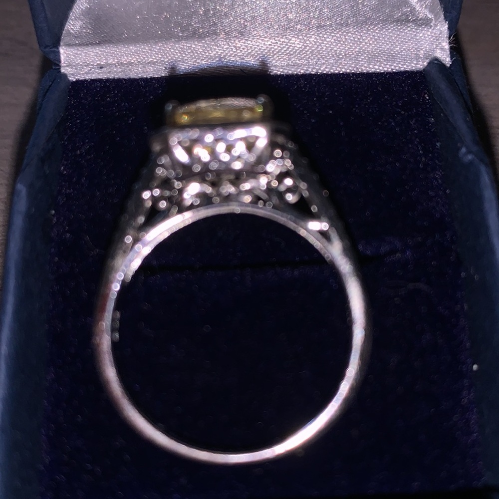Bradford exchange canary princess halo ring - Picture 7 of 12